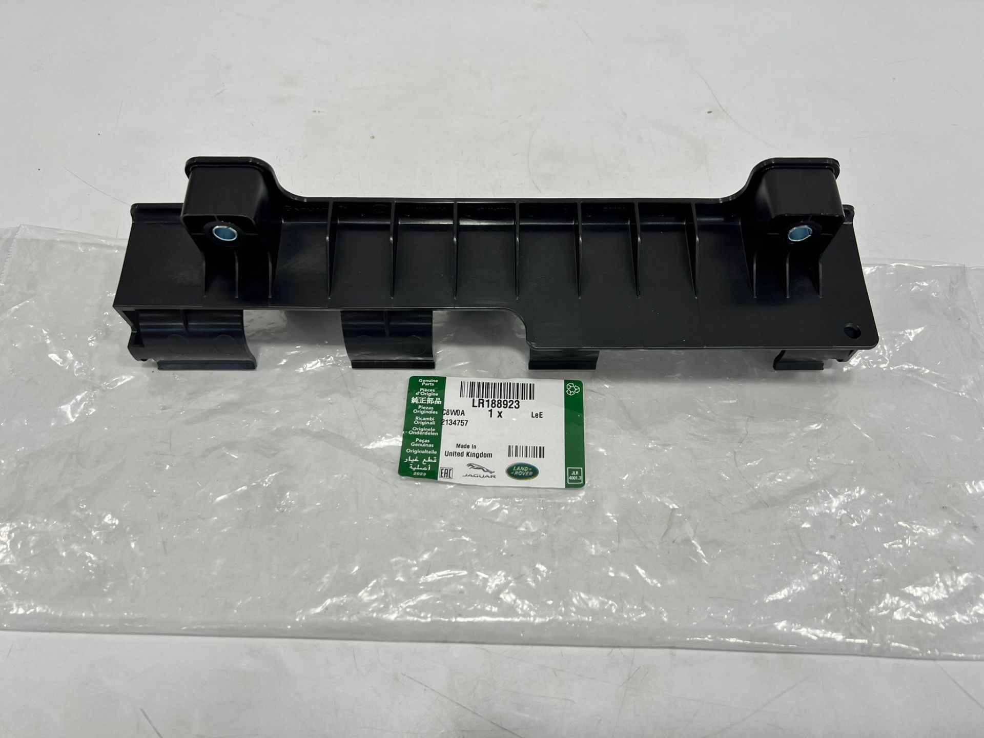 LR188923 Ek Radyatör Braketi Defender