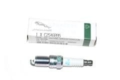 C2S46895 XR842795 XR819660 Spark Plug Genuine