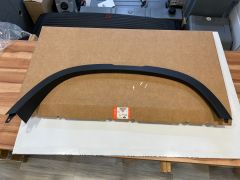 LR160391 LR132171 Moulding Rear Wheel Arch LH Defender 90