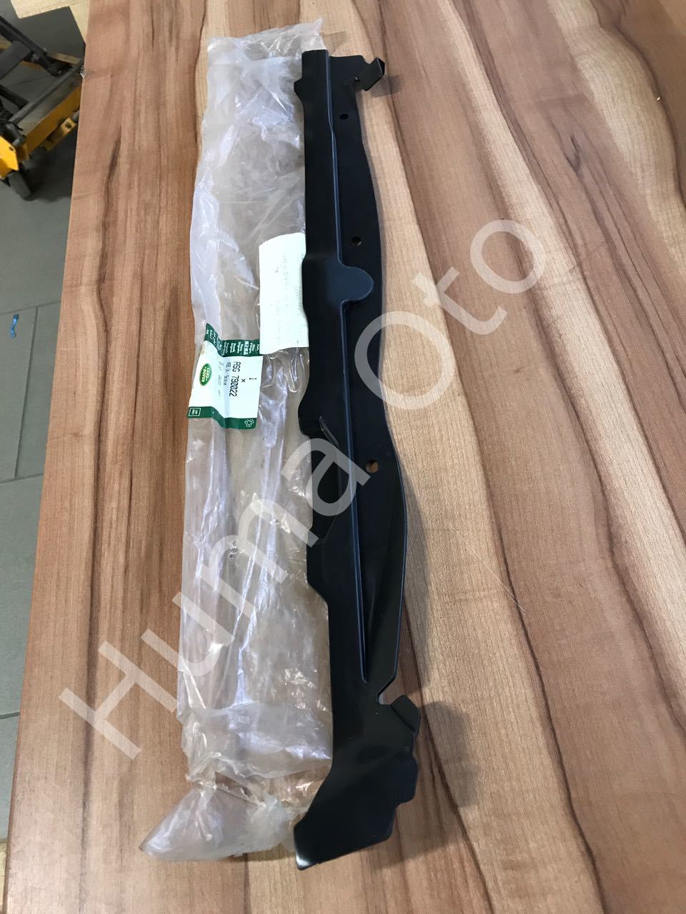 Front Mudguard Mount Right LR016860