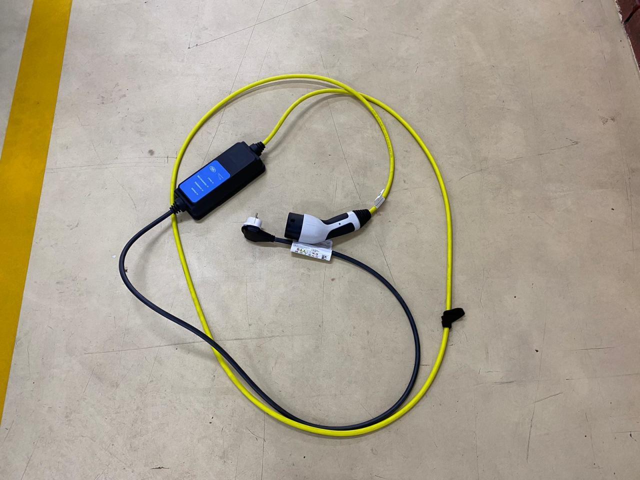 437123479 LR171728 LR148162 Şarj Kablosu 220 Volt Range Rover