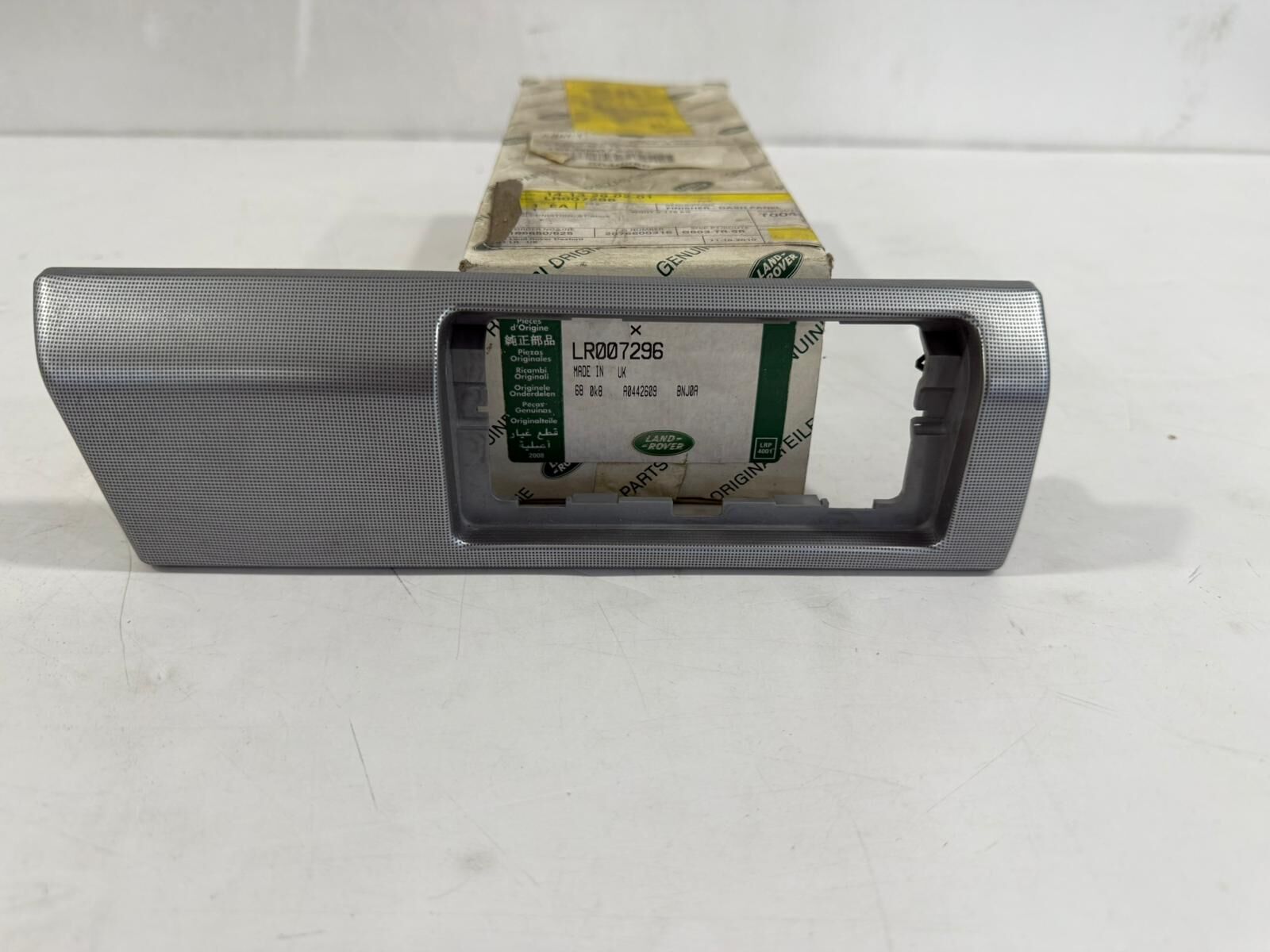 LR007296 Torpido Açma Düğmesi Çerçevesi Freelander 2