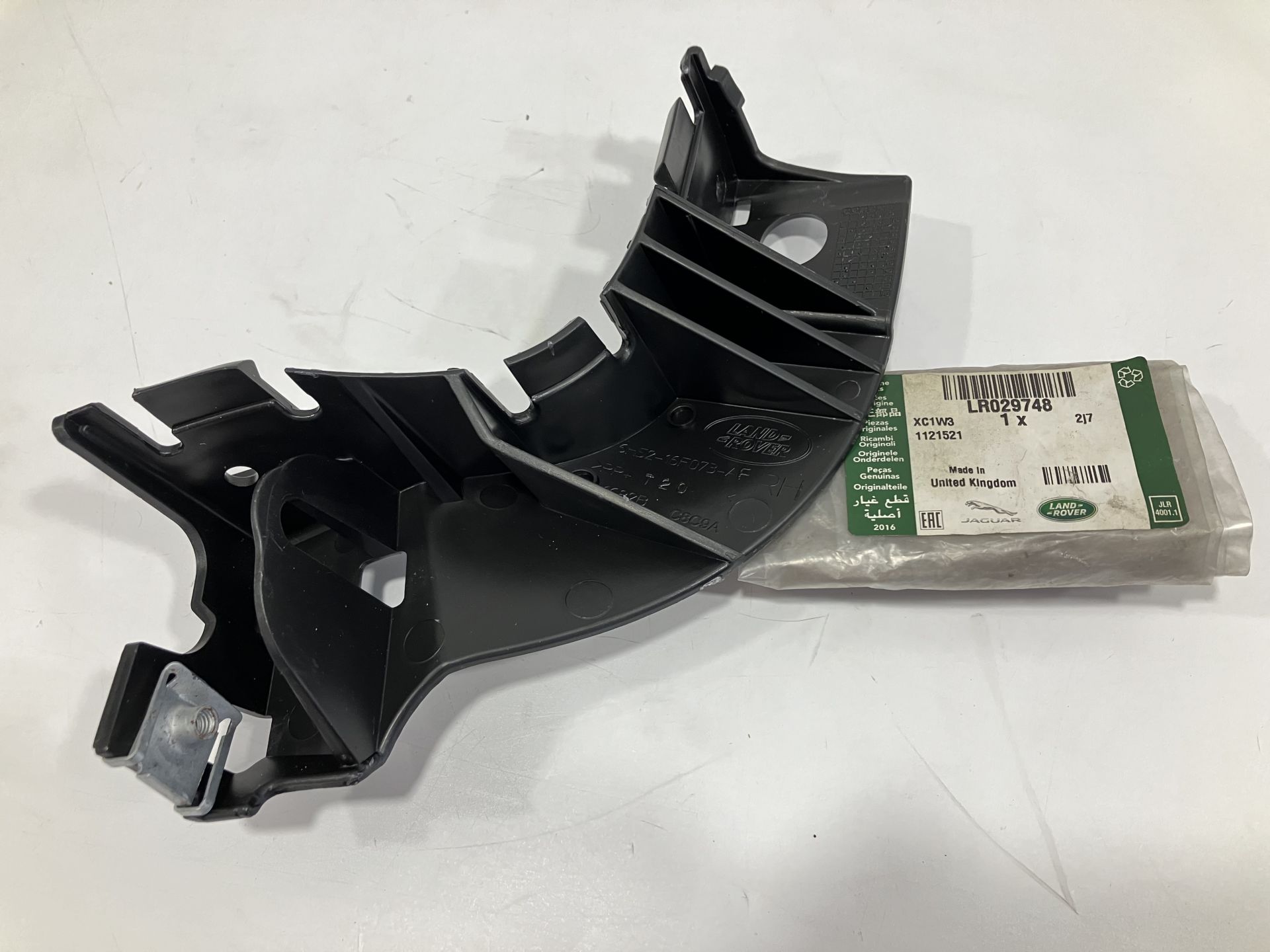 LR029748 LR002151 Ön Tampon Braketi Sağ Freelander 2