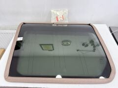 LR039055 LR031648 CVB500610 Bagaj Camı Sol Discovery