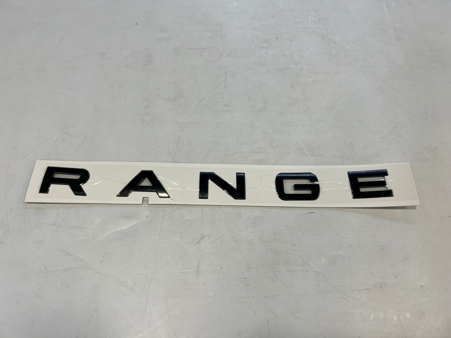 LR094379 LR066625 Kaput Yazısı Siyah RANGE Range Rover