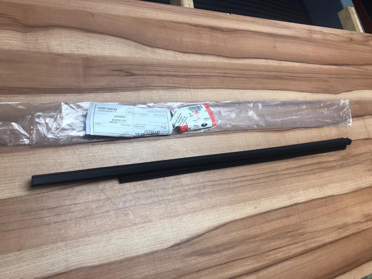 New Defender Rear Door Window Exterior Wiper Wick Left LR132237
