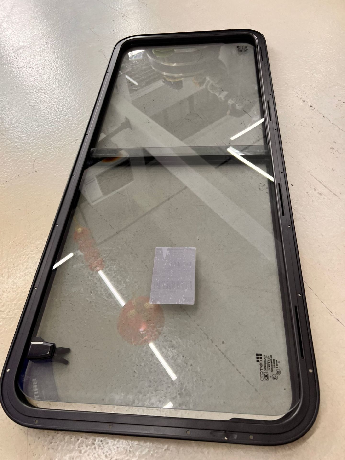 71A80-67446-AA MWC4737 MUC3765 Side Sliding Window Left Defender 110