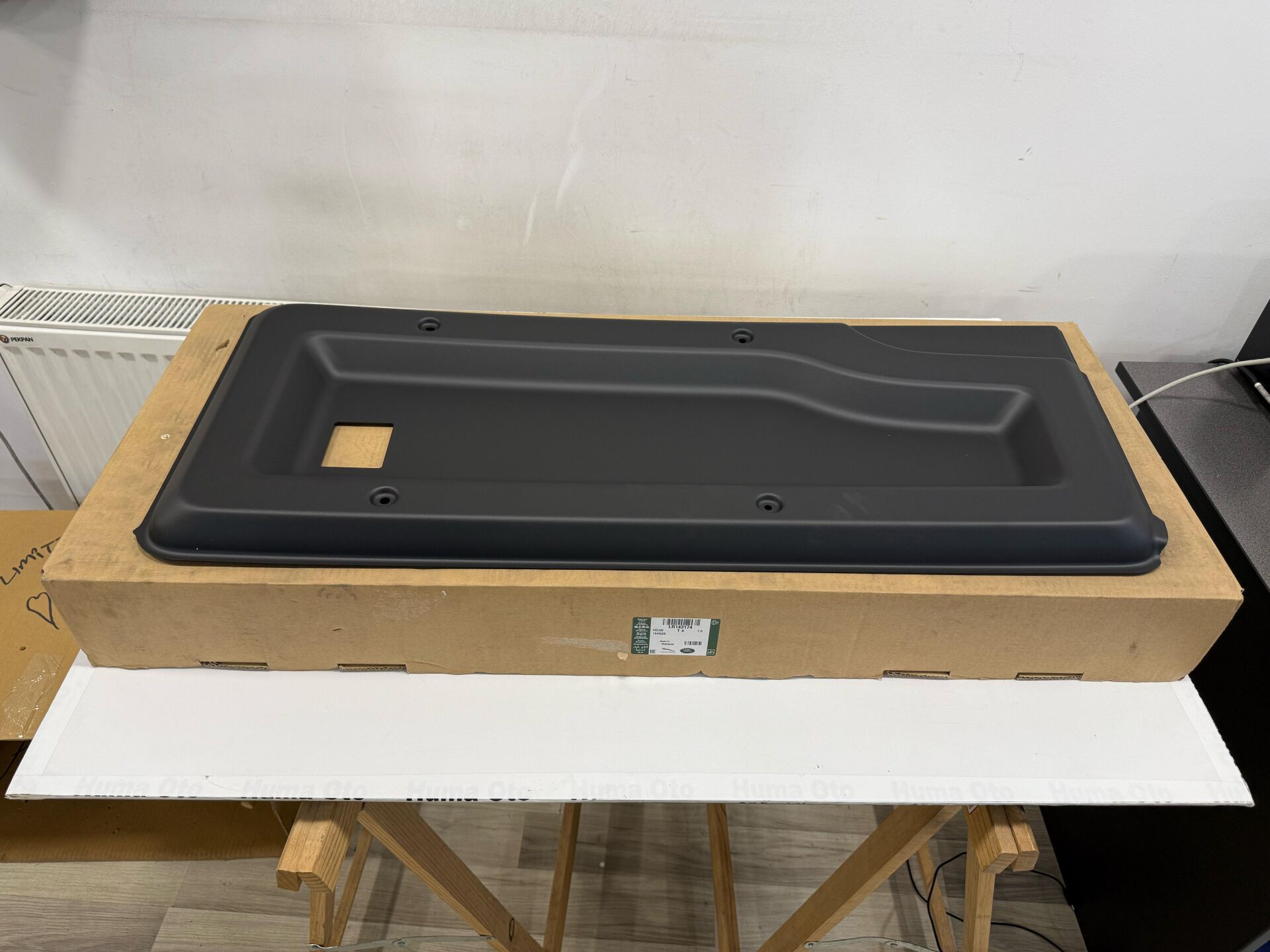 LR143174 Bagaj Yan İç Kaplaması Sol Defender 90