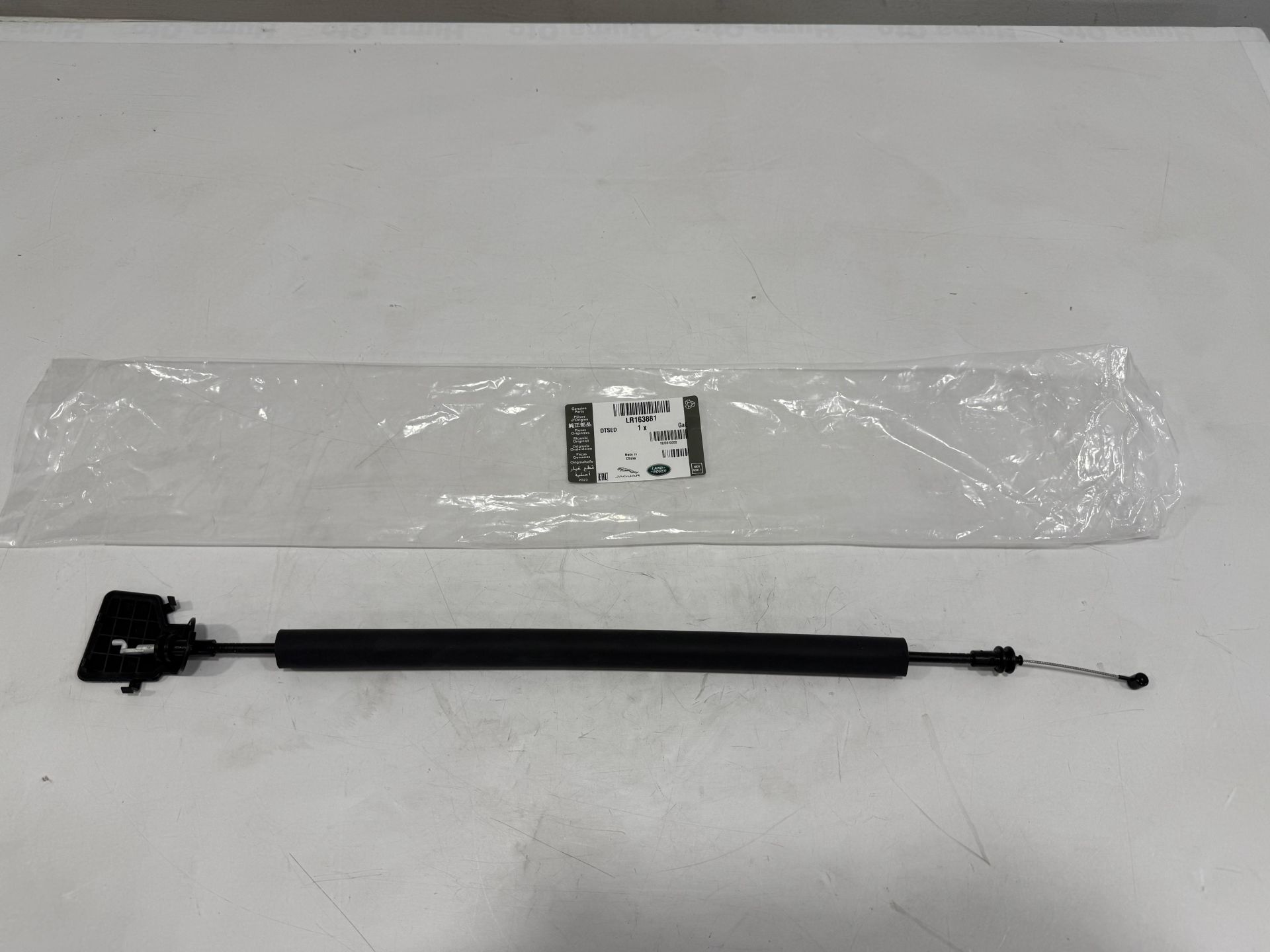 LR163881 Door Lock Cable Defender