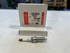 LR050998 C2Z28434 Spark Plug Range Rover Discovery Defender