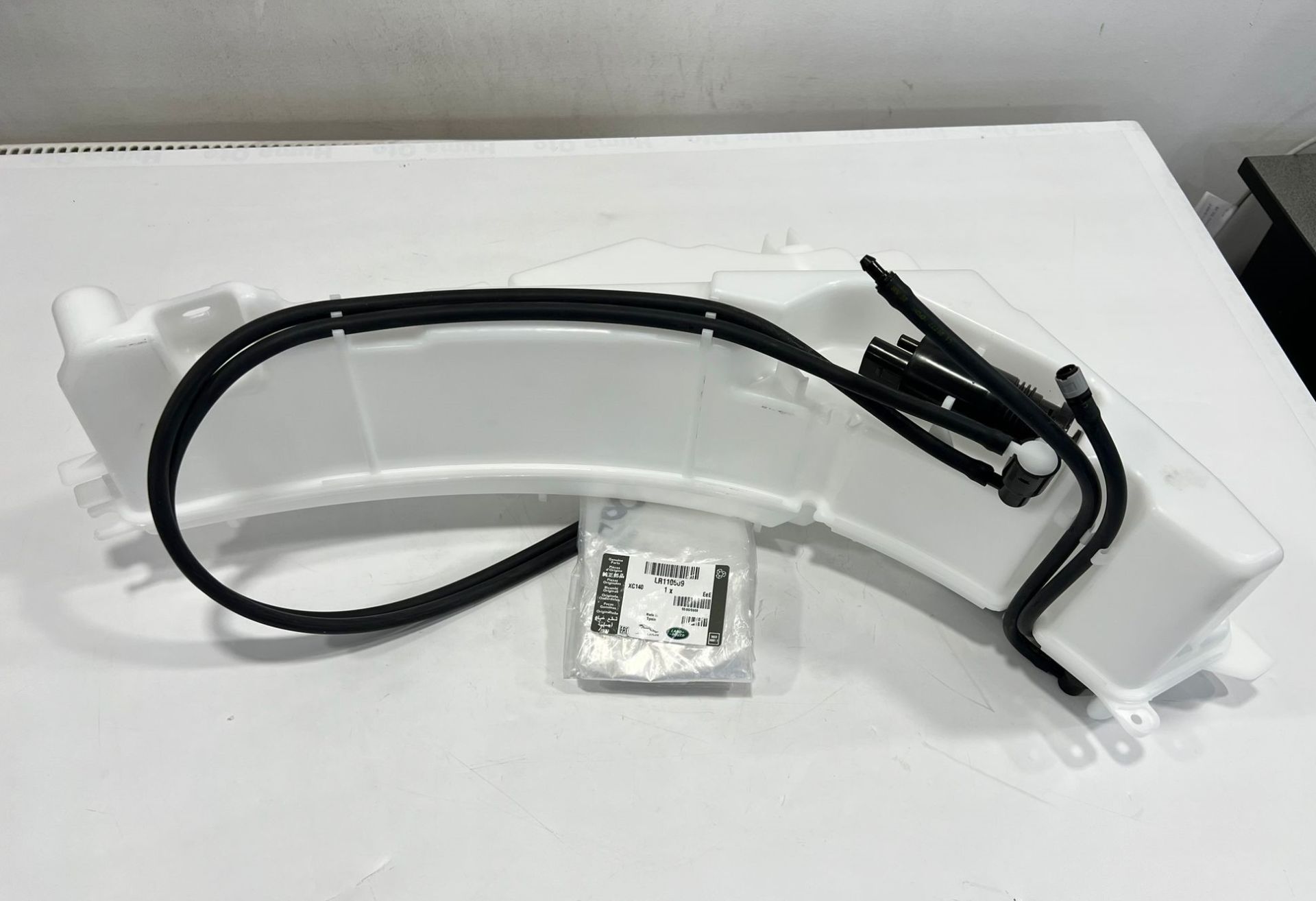 LR110609 LR107804 LR083284 Windshield Washer Reservoir