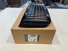 LR146278 Ön Çamurluk Izgarası Sol Defender