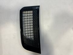 LR146278 Ön Çamurluk Izgarası Sol Defender