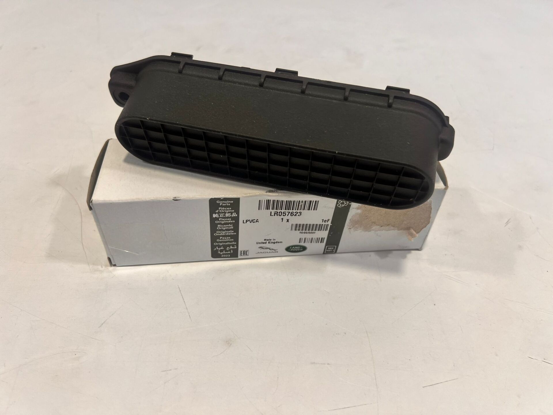 LR057623 Hava Filtre Izgarası Sağ