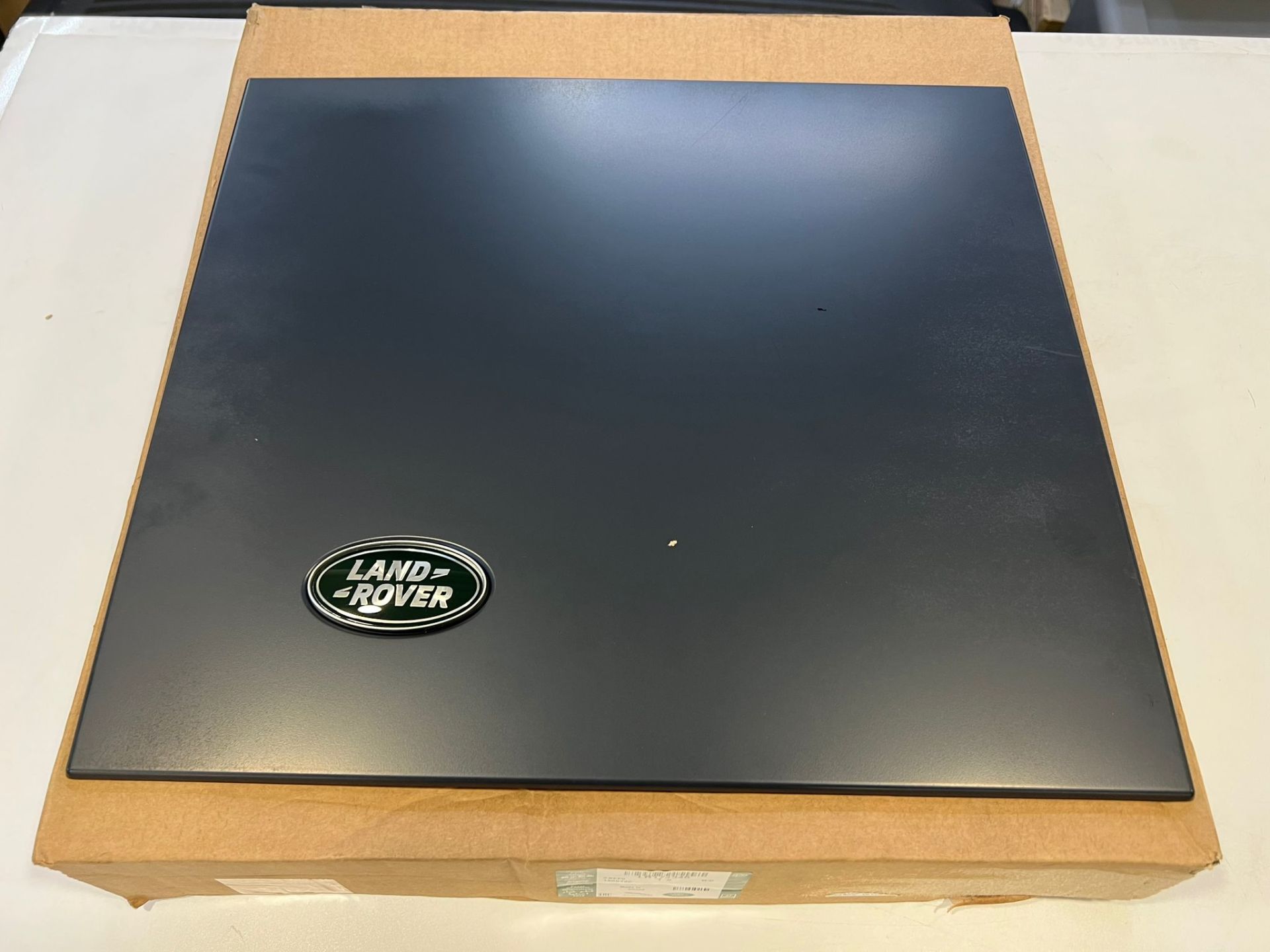 LR174346 LR132265 Bagaj Yan Camı Dış Kaplaması Sağ Defender