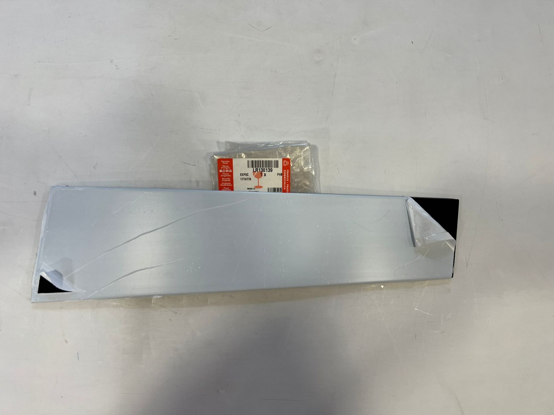 Defender B-Mast Cover Left LR130139