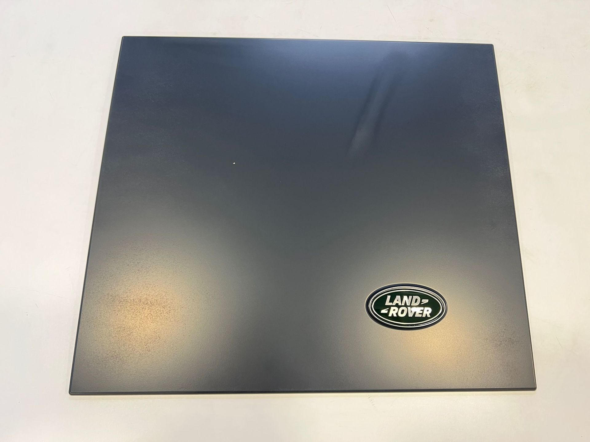 LR174348 LR132269 Bagaj Yan Camı Dış Kaplaması Sol Defender