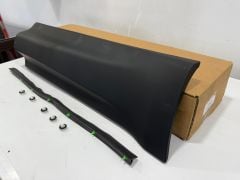 LR125991 LR044140 Rear Door Moulding RH Range Rover Sport