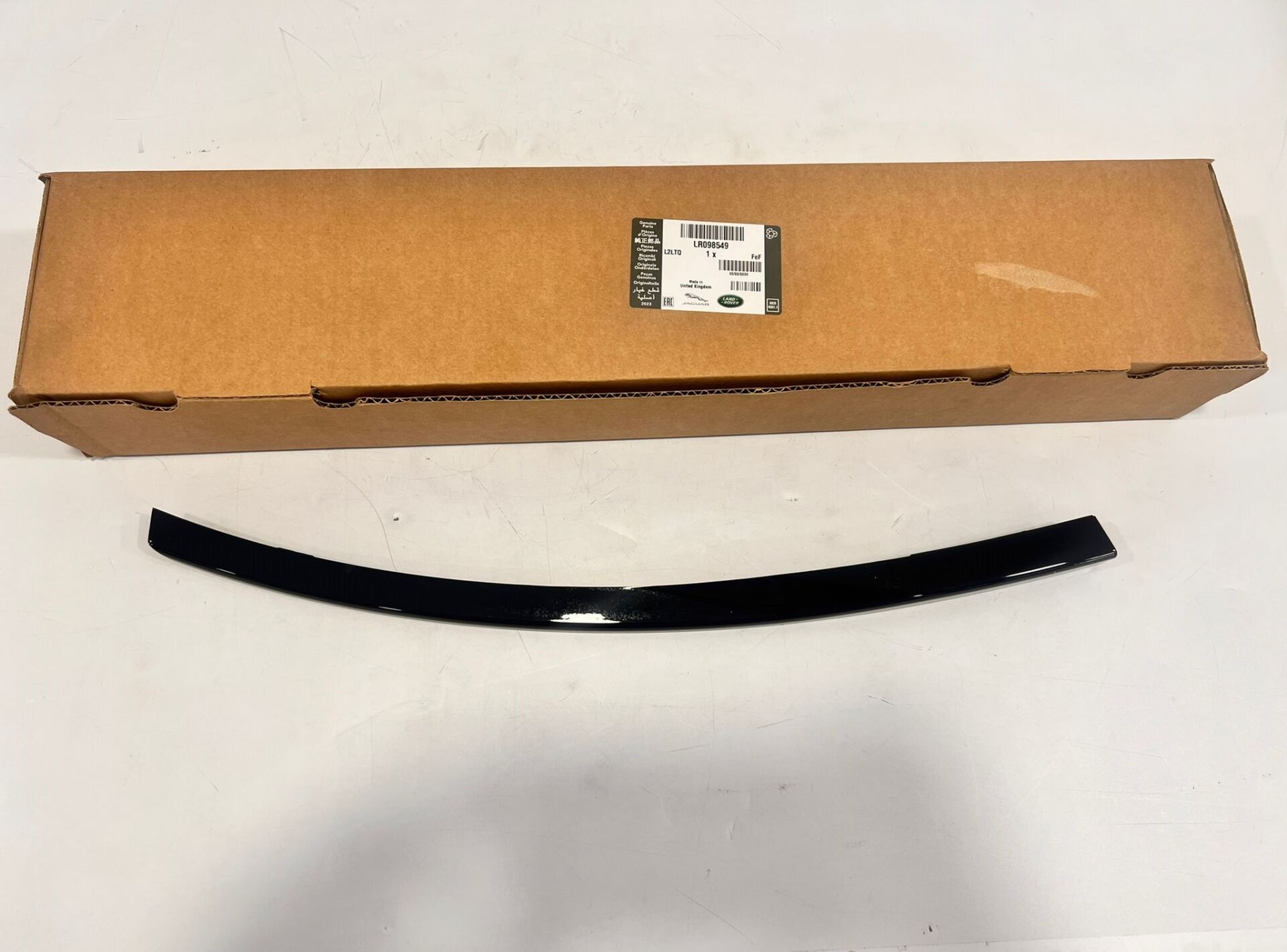 LR098549 Çıta Ön Tampon Sağ Alt Range Rover