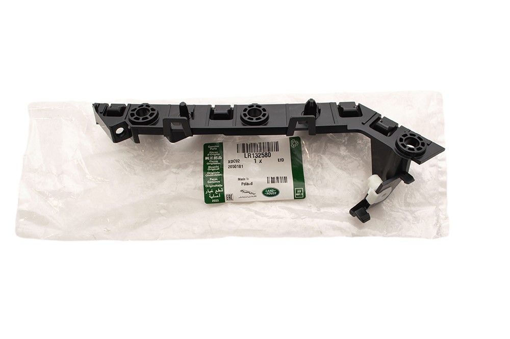 LR132580 Fender Mounting Bracket RH Defender
