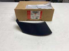 529123879LML LR174351 Ön Cam Alt Çıta Sağ Defender