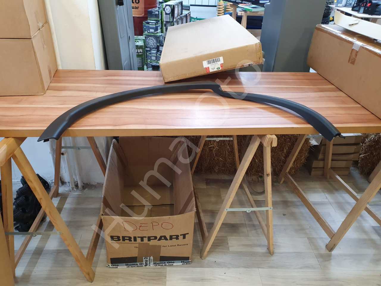 Discovery Sport Çamurluk Kaşı Sağ Arka LR076034