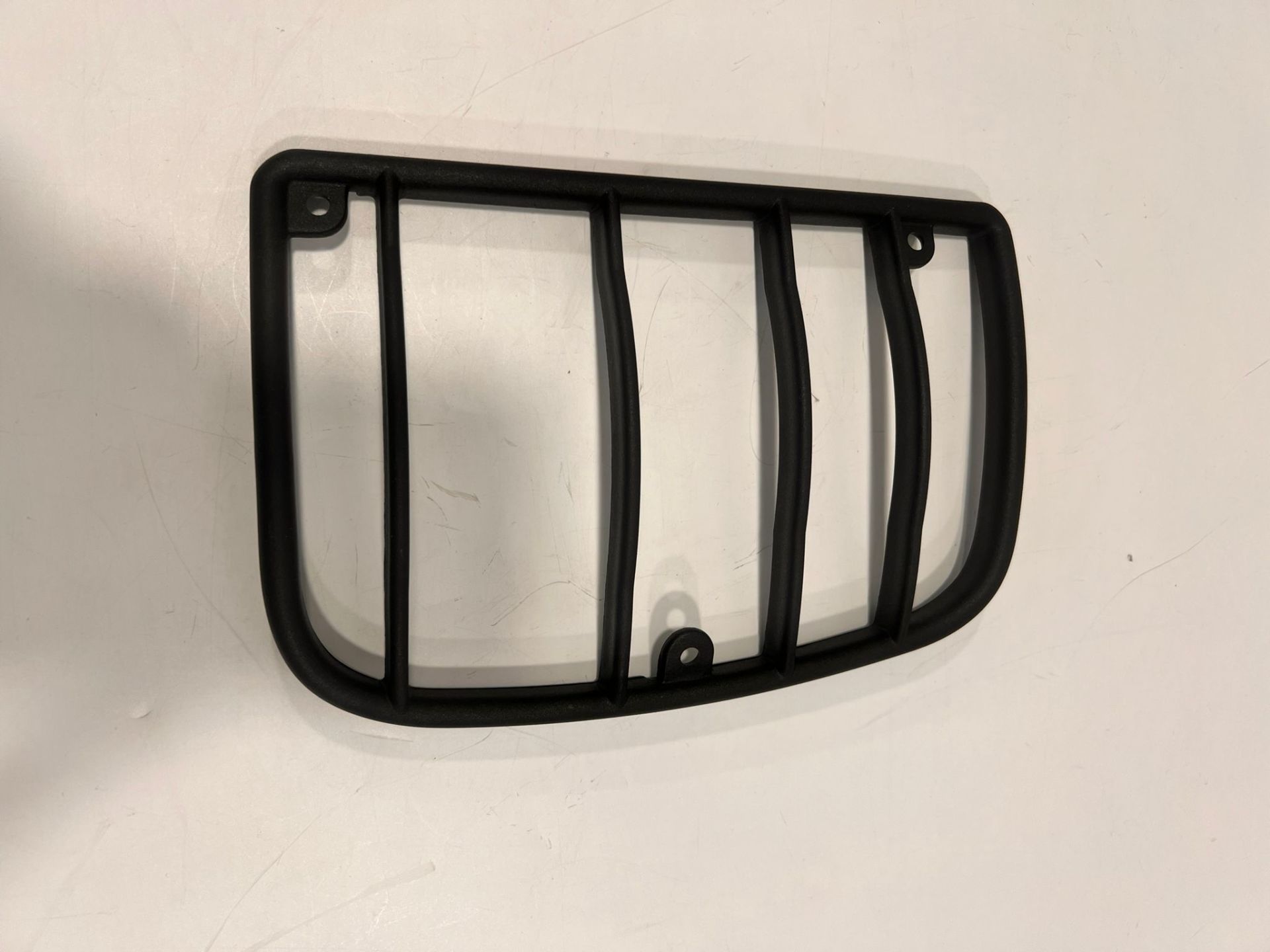 Freelander 1 Right Stop Cage STC50369