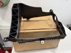 LR128286 Radyatör Çerçevesi Sağ Defender