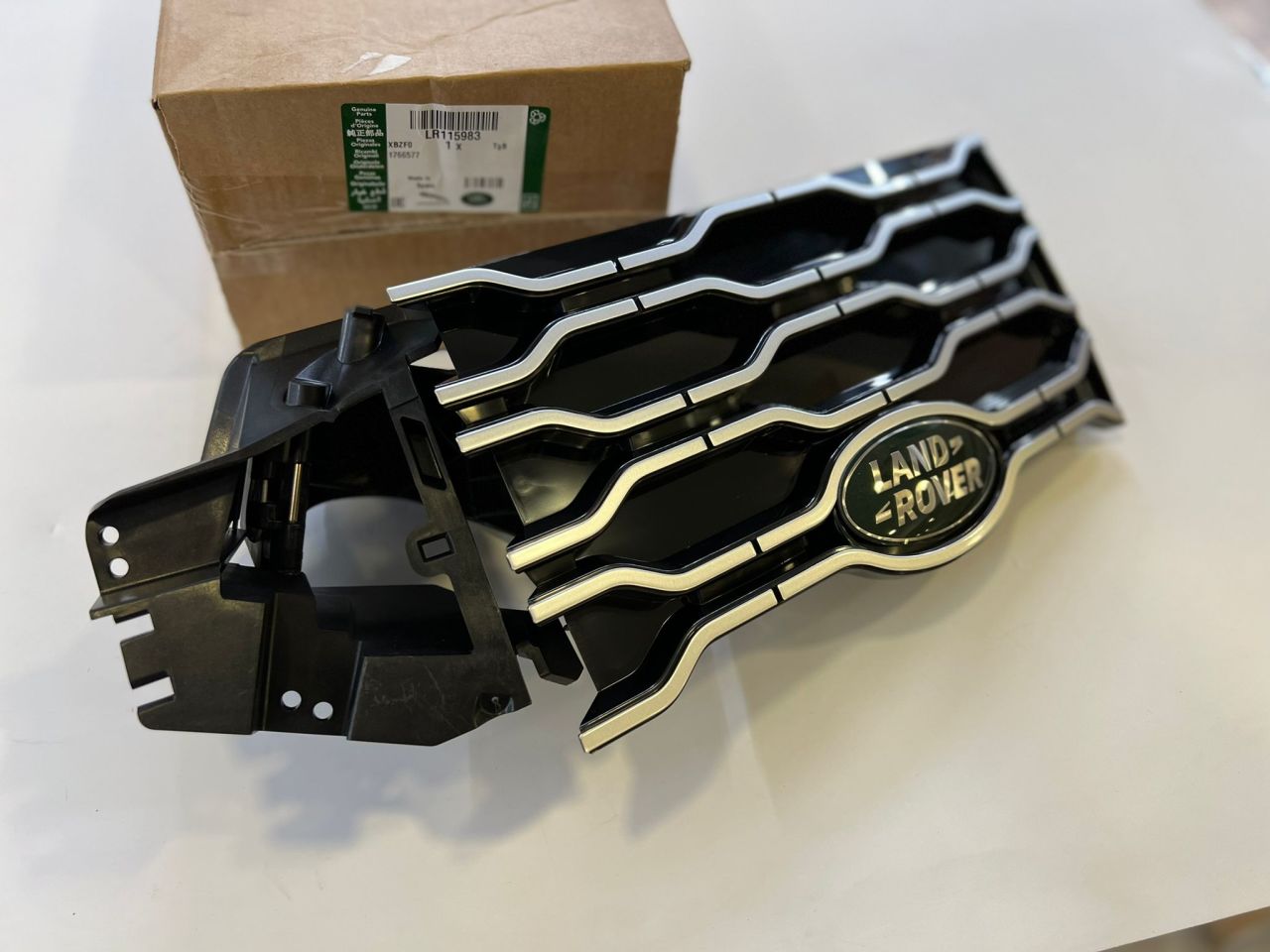 LR115983 LR108116 Ön Panjur Şarj Kapağı Phev Range Rover