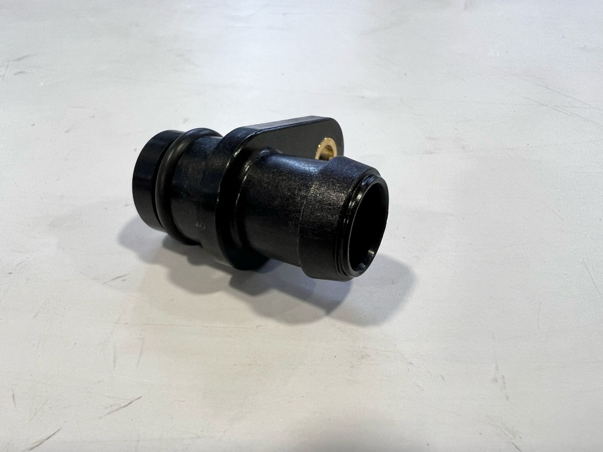 LR073690 JDE36971 Su Çıkış Bağlantısı