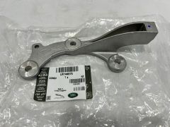 LR144676 J9C28793 Ön Aks Bağlantı Braketi