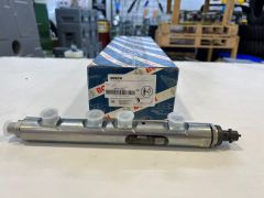 LR164041 LR035126 T4N37859 Enjektör Kütüğü Sağ Bosch