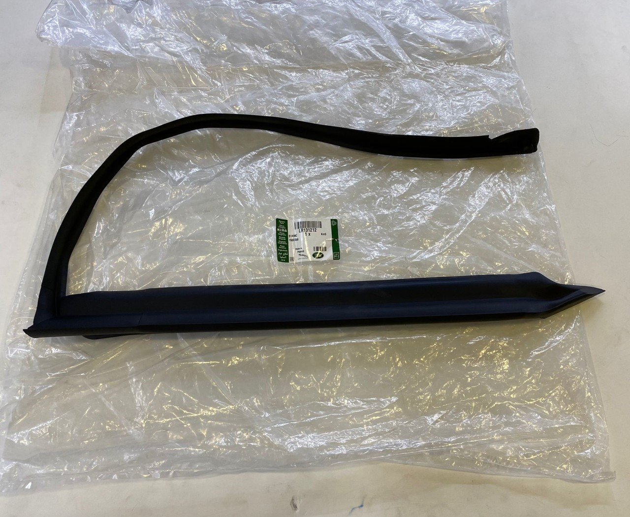 New Defender Rear Right Door Inner Seal LR131212 LR163143
