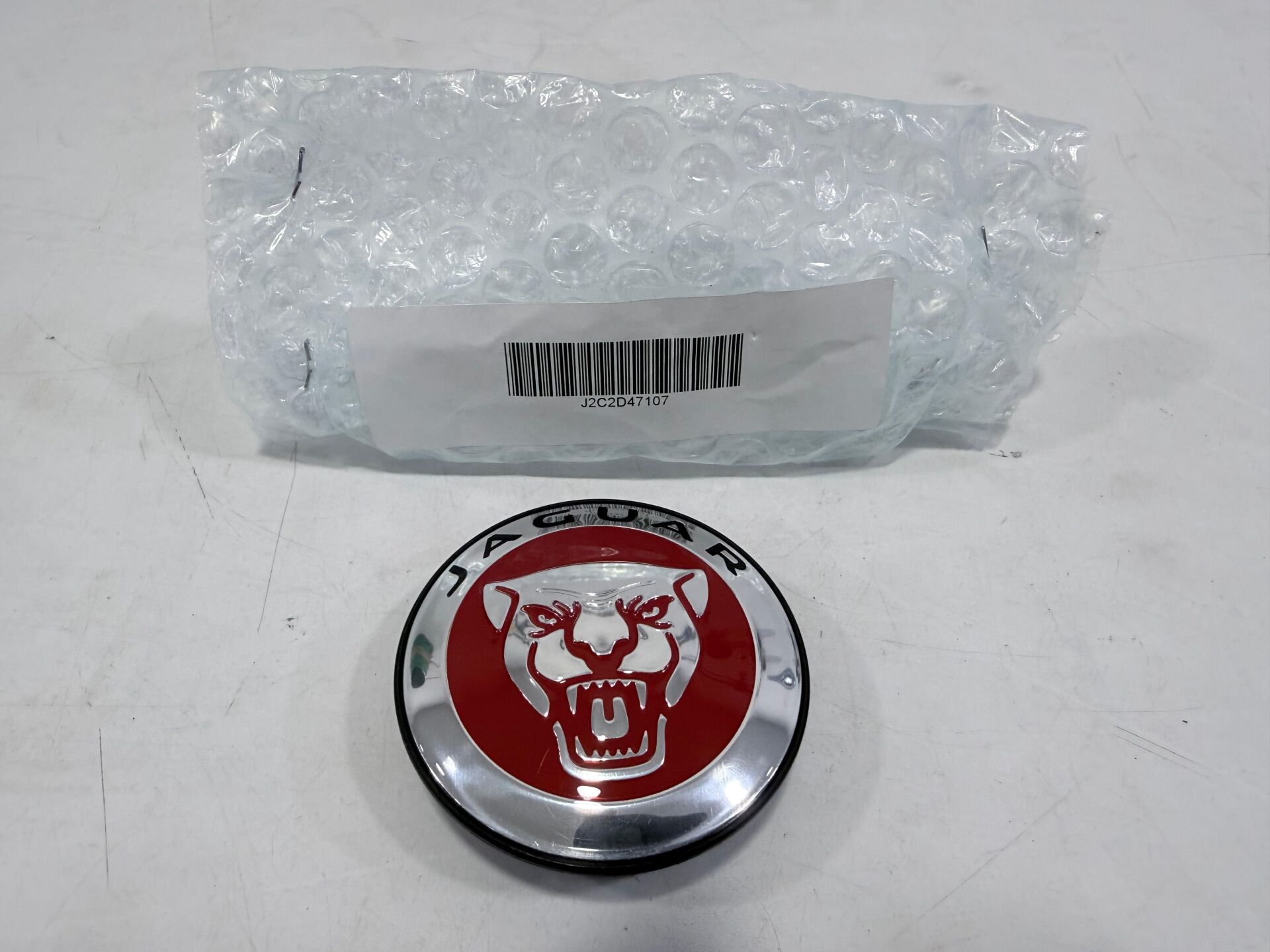 C2D47107 C2D32292 Jant Göbeği Kırmızı Fon Jaguar