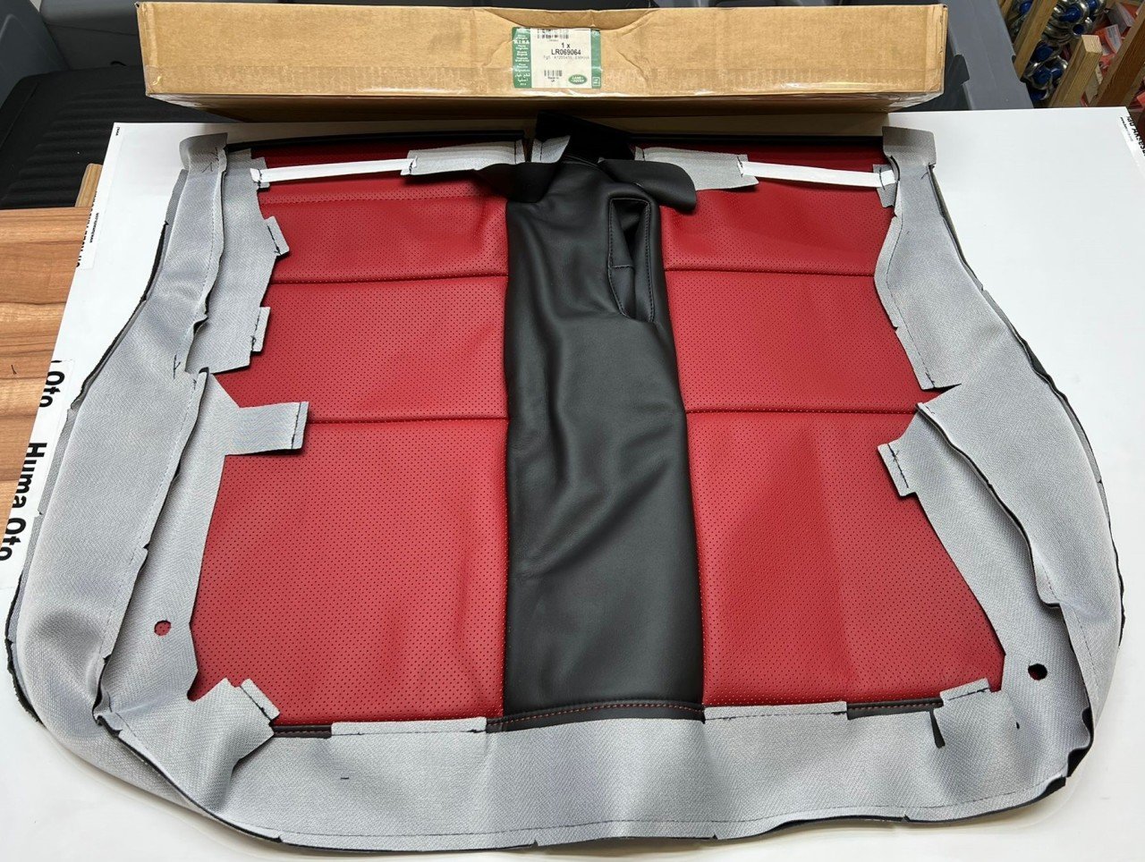 Defender Rear Seat Leather LR069064