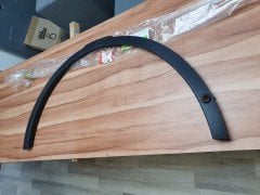 LR082935 Ön Çamurluk Kaplaması Sağ Discovery 5