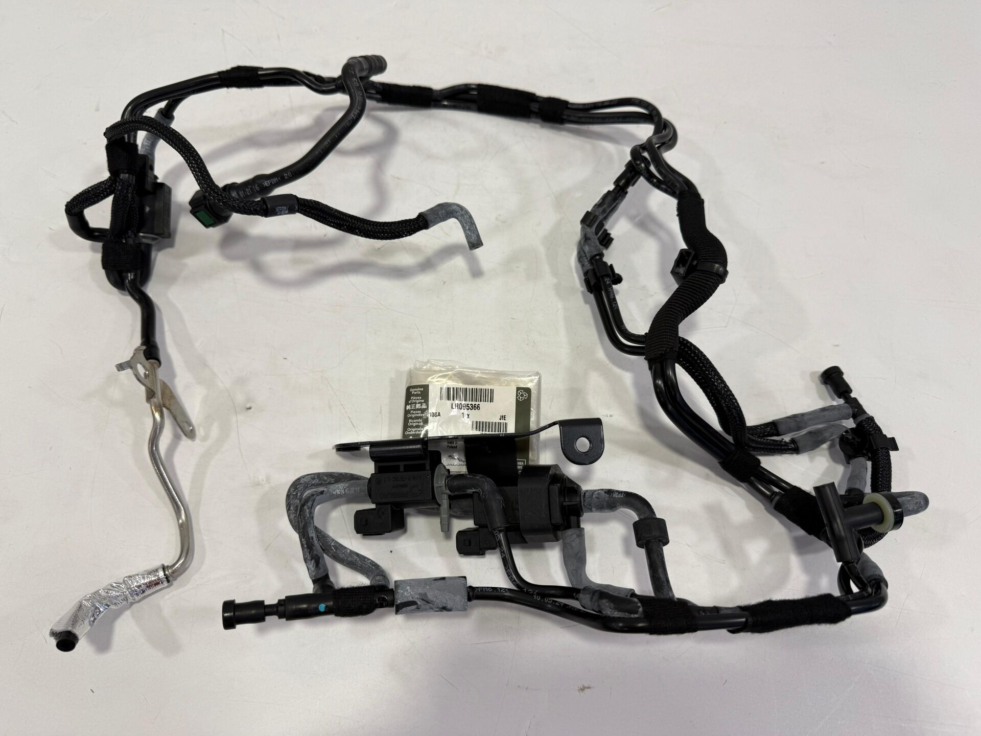 LR095366 LR078895 T4N22386 Vakum Kontrol Hortumu