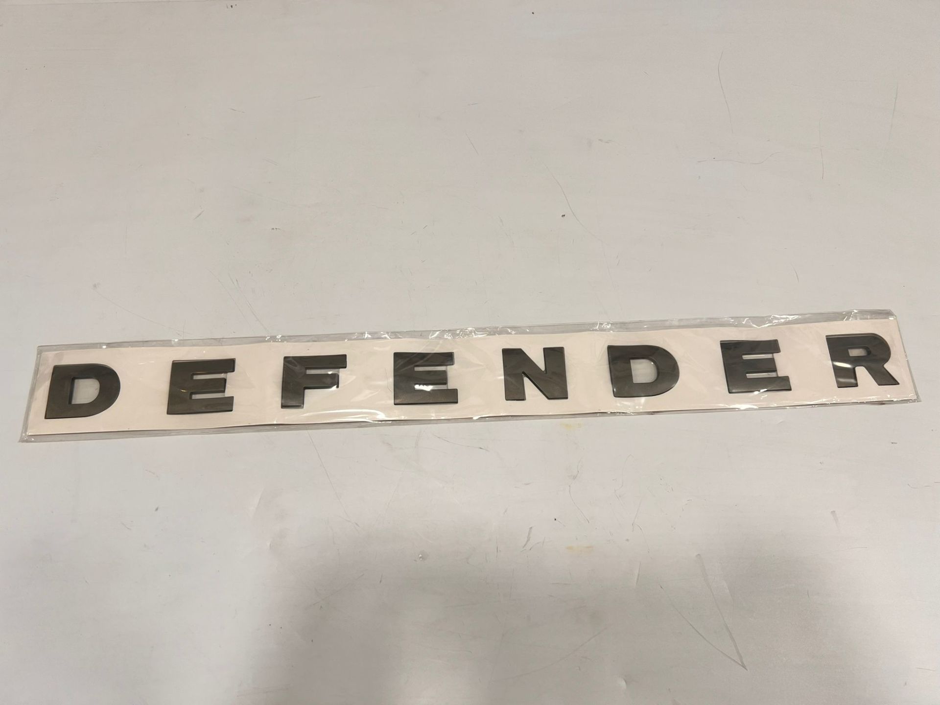 Defender Ön Motor Kaputu Yazı Koyu Gri LR059130 LR059131