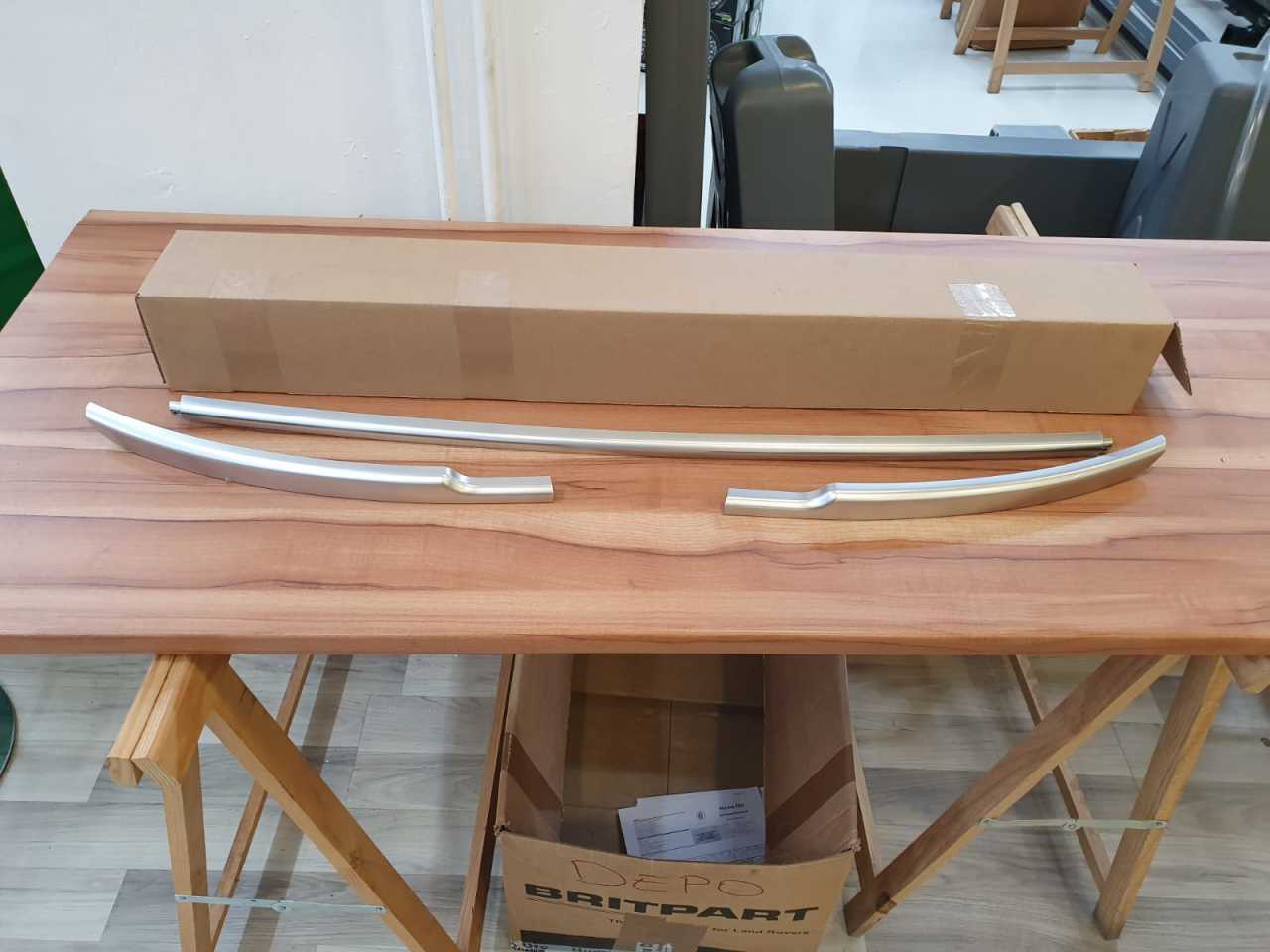 Range Rover Ön Tampon Alt Çıtası LR038736