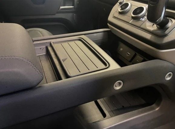 LR131904 Orta Konsol Bardaklık Kapağı Defender