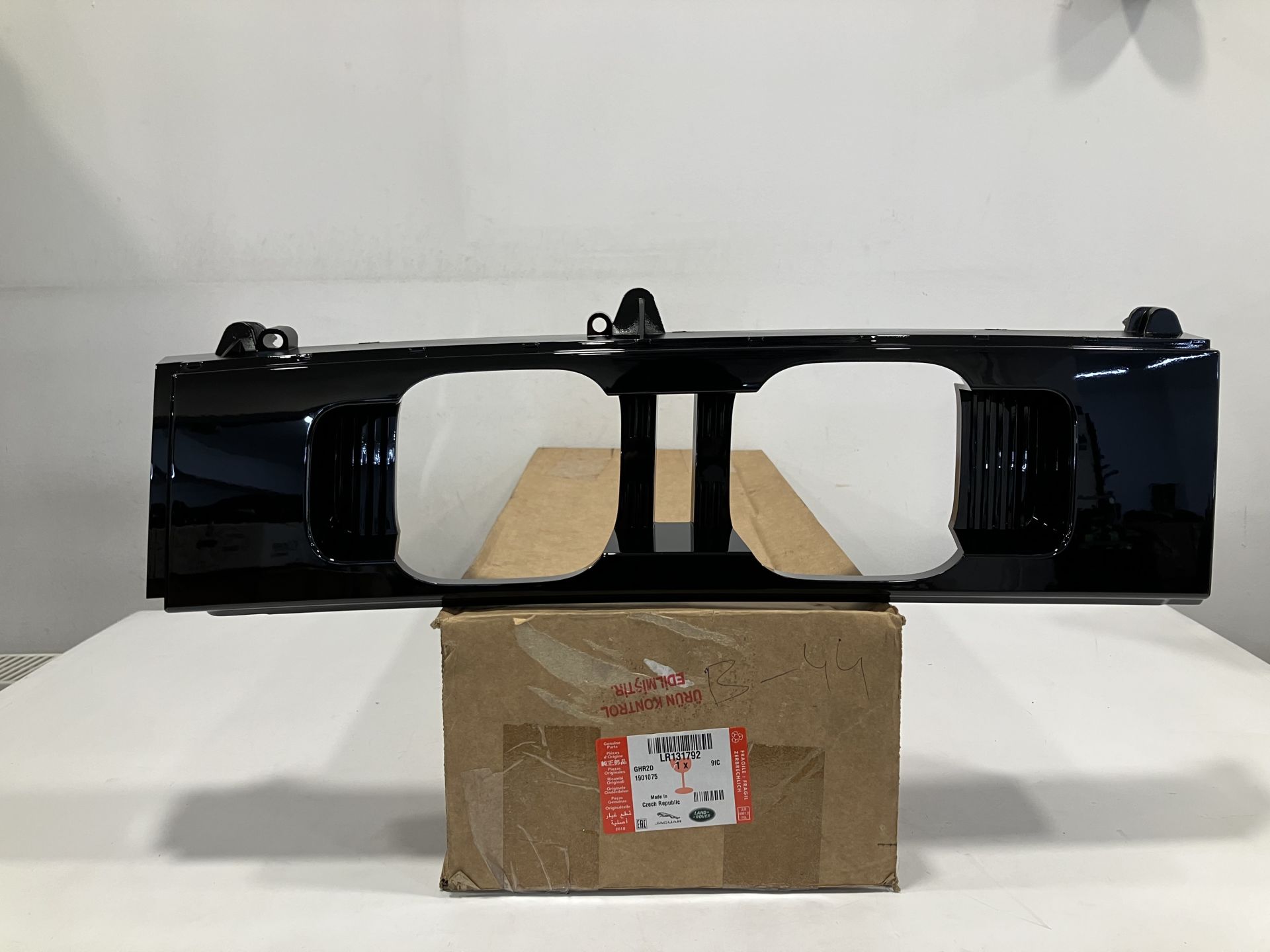 New Defender Taillight Cover Right LR131792