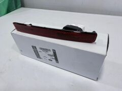 453123464 LR130824 Arka Sis Lambası Sağ Defender