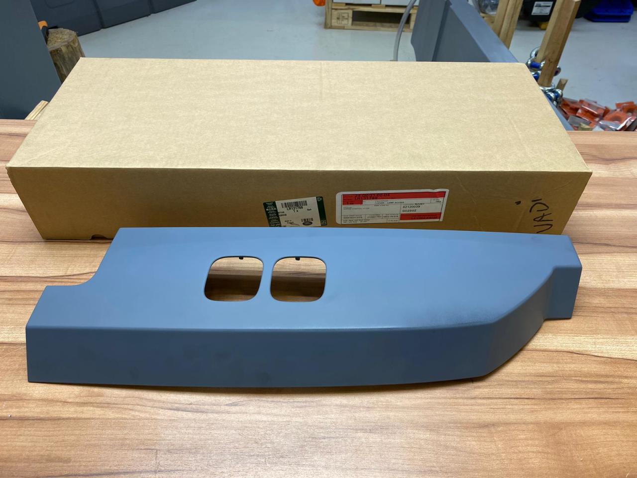 LR146036 New Defender Stop Lamp Cover Right LR131788