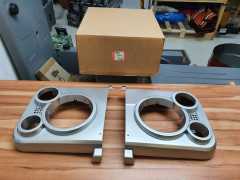 Defender SVX Ön Far Çerçeve LR008365