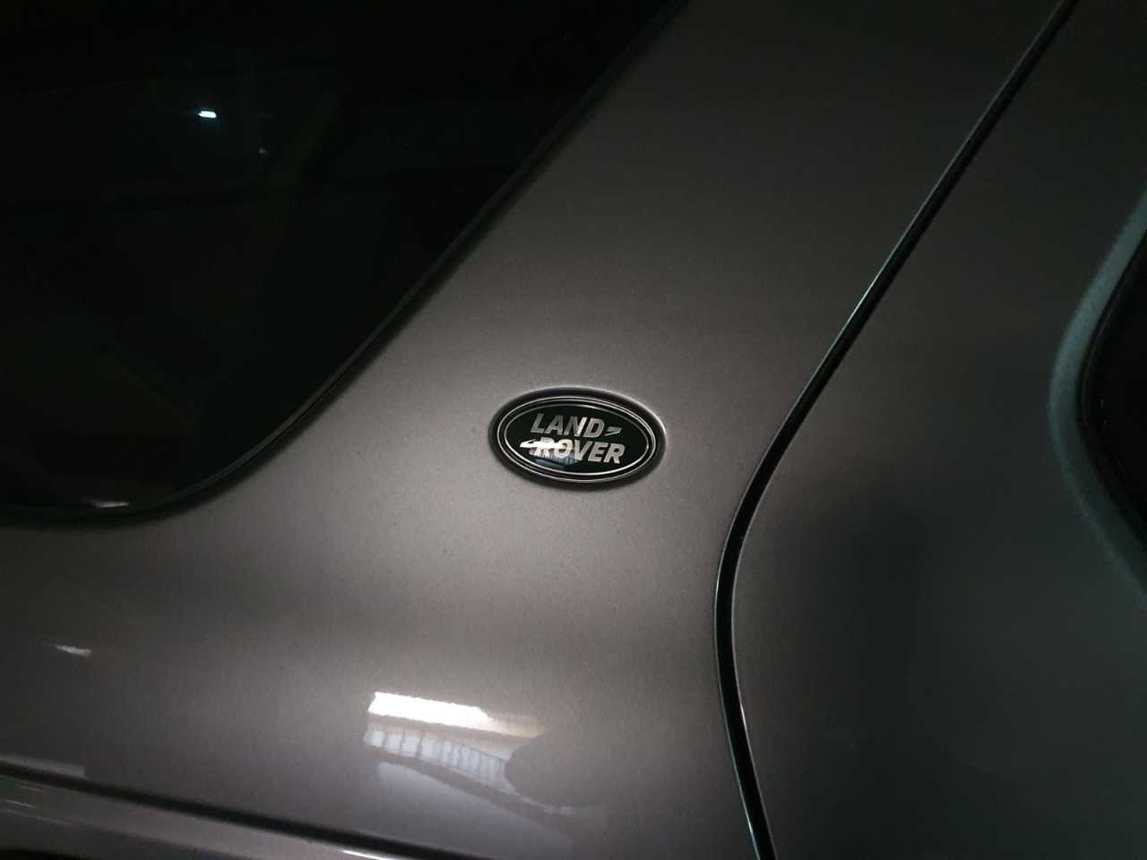 LR063650 Arka Çamurluk Logosu Discovery 5 ve Sport