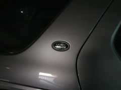 LR063650 Arka Çamurluk Logosu Discovery 5 ve Sport
