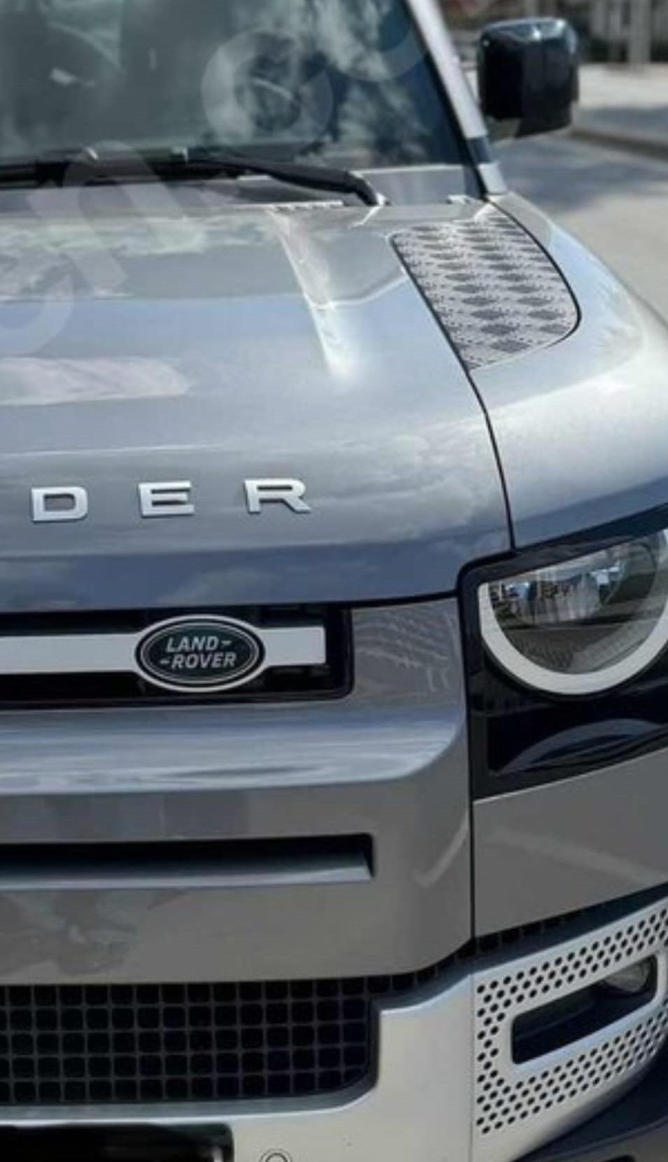 LR130732 Ön Panjur Logosu Defender