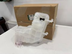 LR081667 Tank - Radiator Overflow Genuine Discovery 5