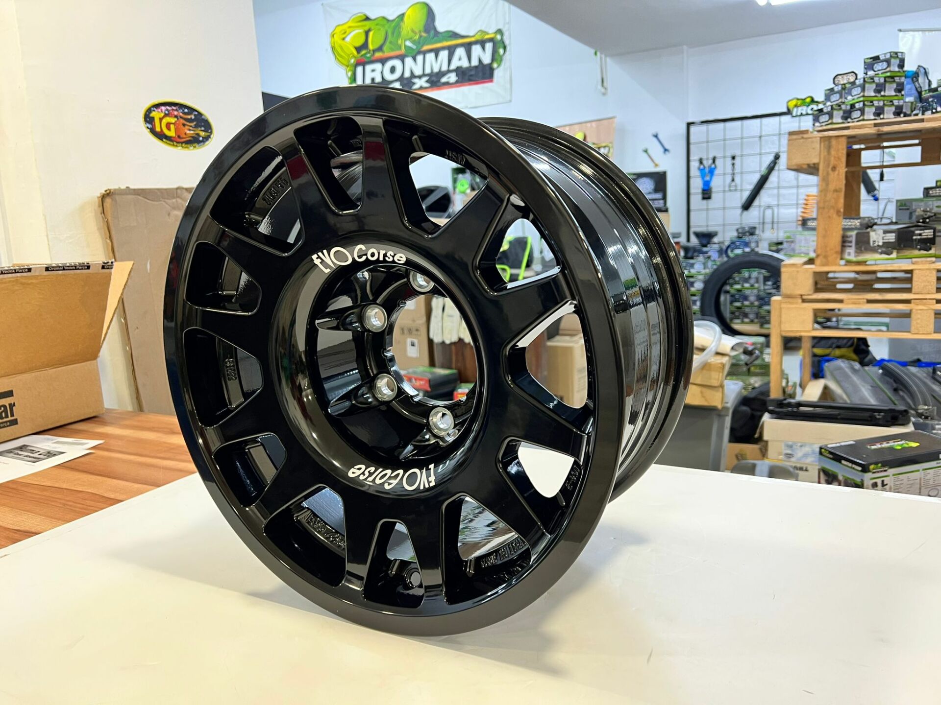 SE522006C141 8x16 Dakar-Zero 6x139.7 Glossy Black Toyota Rim