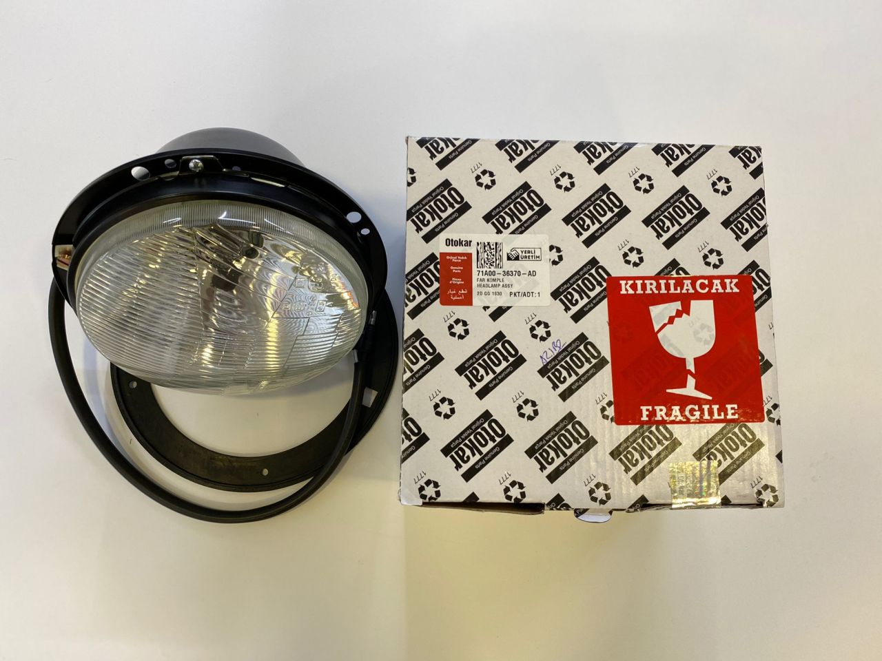 Defender Headlight Assembly 71A00-36370-AD